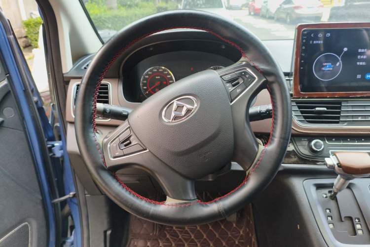 Used SAIC MAXUS G10 2016 2.0T Automatic Luxury Executive Edition Steering Wheel