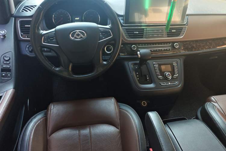 Used SAIC MAXUS G10 2016 2.0T Automatic Luxury Executive Edition Steering Wheel