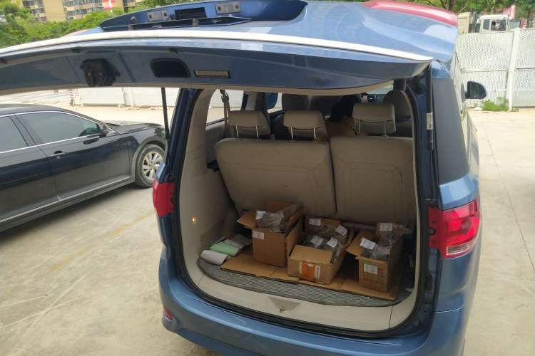 Used SAIC MAXUS G10 2016 2.0T Automatic Executive Edition Trunk