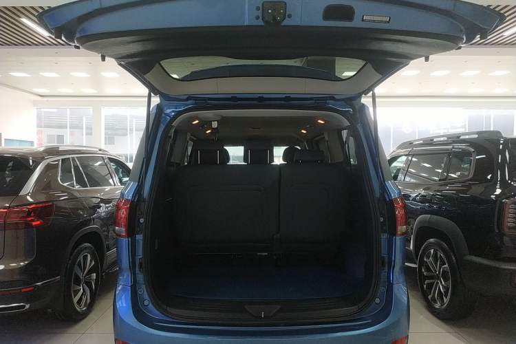 Used SAIC MAXUS G10 2016 2.0T Automatic Luxury Edition Trunk