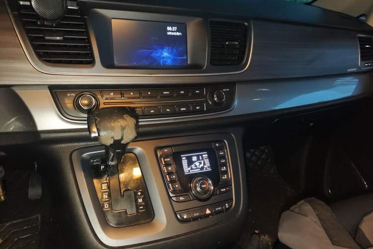 Used SAIC MAXUS G10 2016 2.0T Automatic Elite Edition Audio And AC Panel