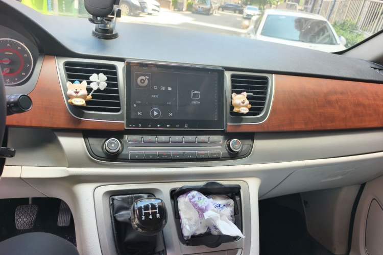 Used SAIC MAXUS G10 2016 2.4L Manual Elite Edition Audio And AC Panel