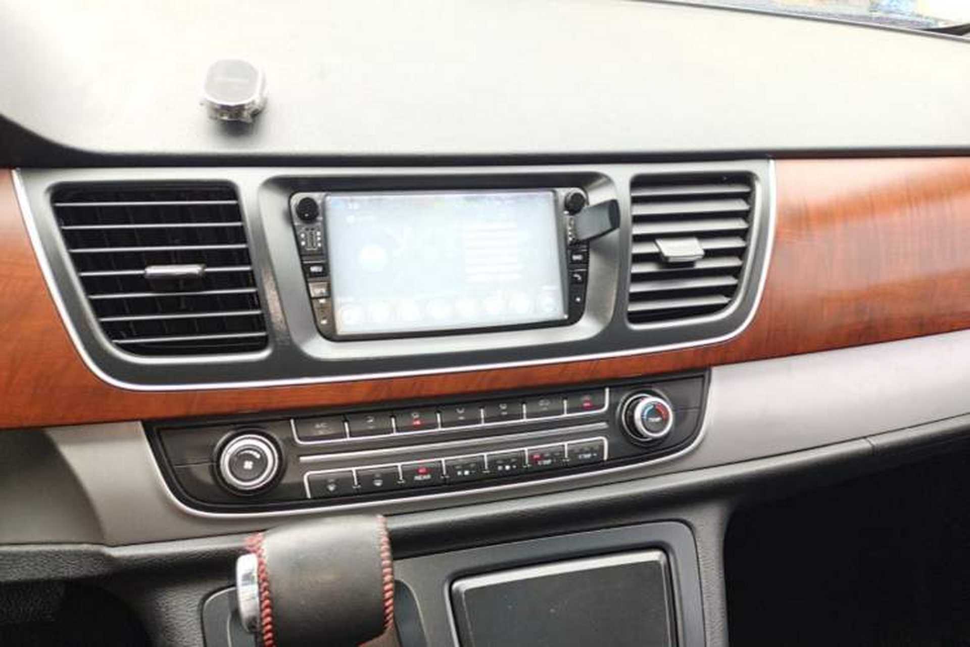 Used SAIC MAXUS G10 2016 2.0T Automatic Elite Edition Audio And AC Panel