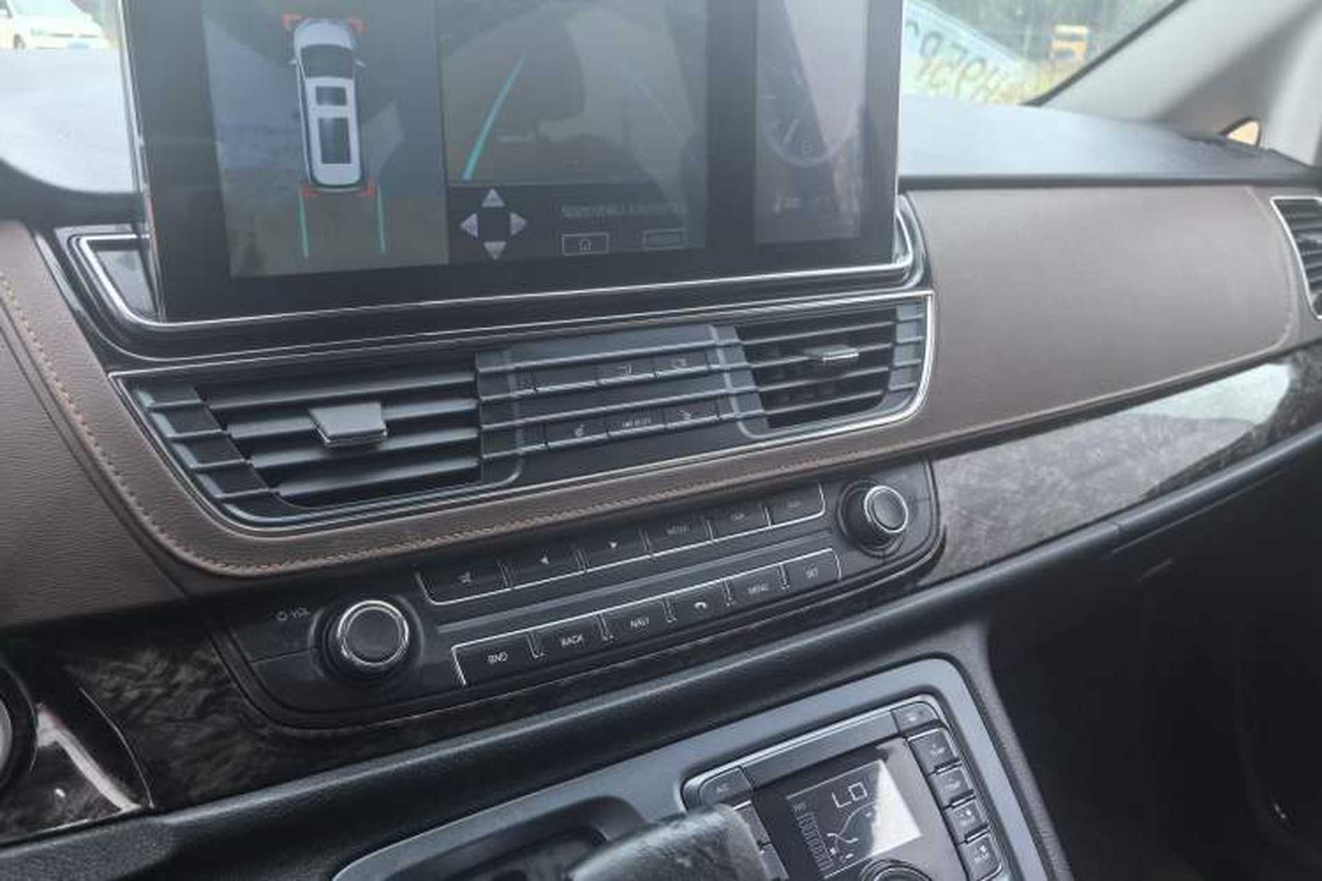Used SAIC MAXUS G10 2016 2.0T Automatic Luxury Executive Edition Audio And AC Panel