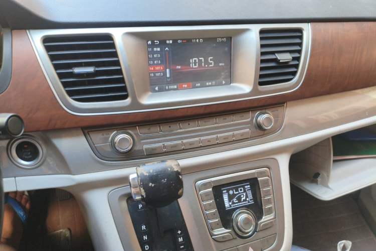 Used SAIC MAXUS G10 2016 2.0T Automatic Executive Edition Audio And AC Panel