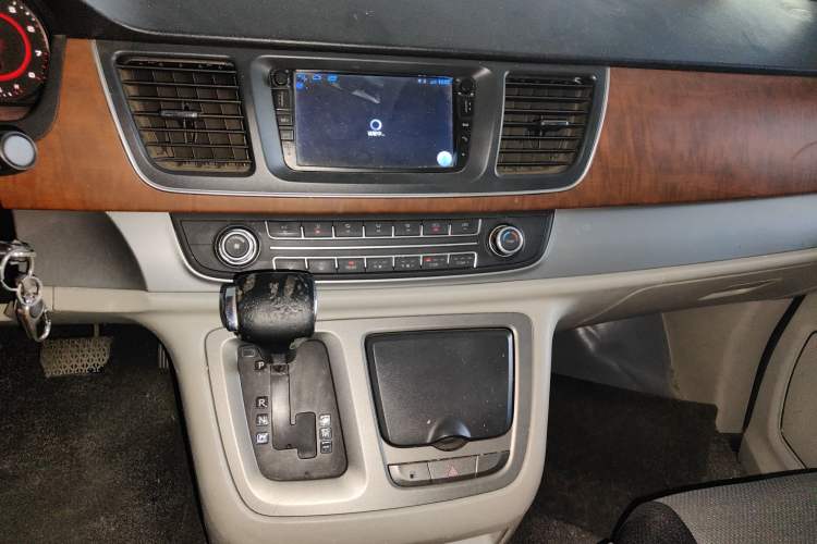Used SAIC MAXUS G10 2016 2.0T Automatic Executive Edition Audio And AC Panel