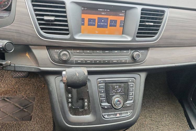 Used SAIC MAXUS G10 2016 2.0T Automatic Elite Edition Audio And AC Panel