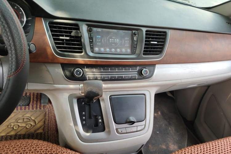 Used SAIC MAXUS G10 2016 2.0T Automatic Elite Edition Audio And AC Panel