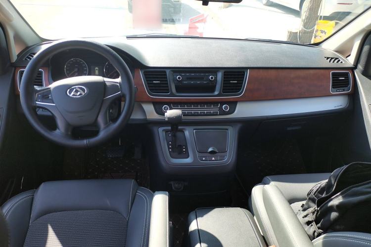 Used SAIC MAXUS G10 2016 2.0T Automatic Luxury Edition Center Console