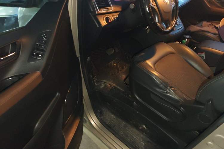 Used SAIC MAXUS G10 2016 2.0T Automatic Elite Edition Driver Seat