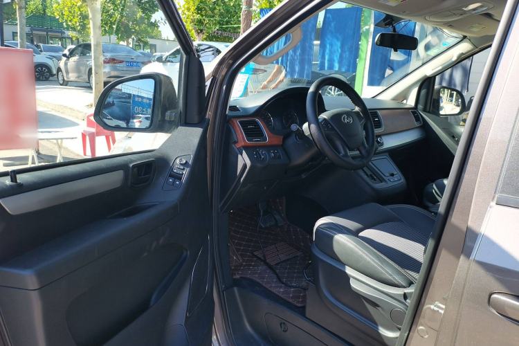Used SAIC MAXUS G10 2016 2.0T Automatic Luxury Edition Driver Seat