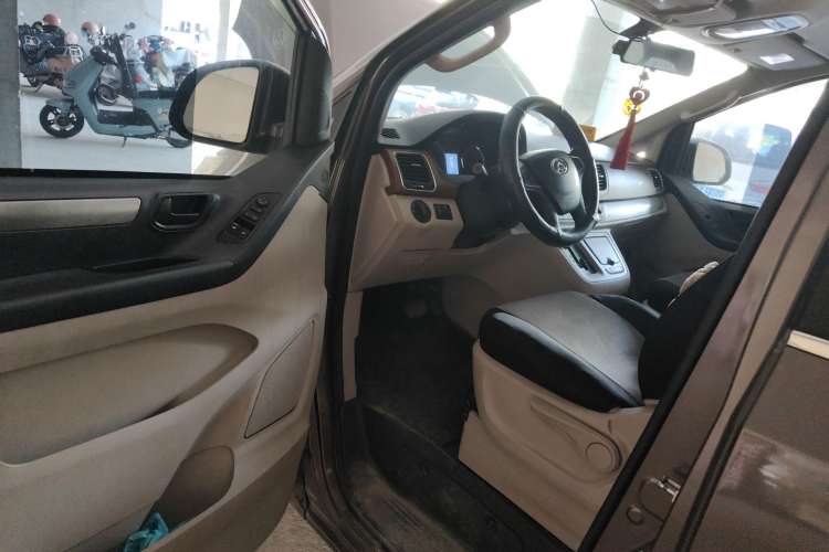 Used SAIC MAXUS G10 2016 2.0T Automatic Executive Edition Driver Seat