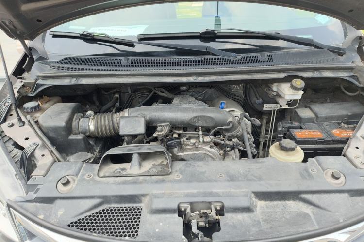 Used SAIC MAXUS G10 2016 2.0T Automatic Elite Edition Engine Bay