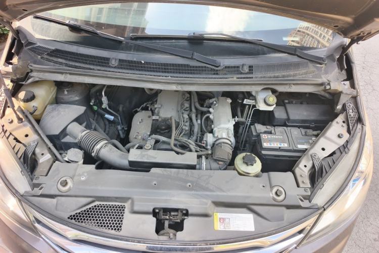 Used SAIC MAXUS G10 2016 2.4L Manual Elite Edition Engine Bay