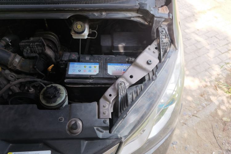 Used SAIC MAXUS G10 2016 1.9T Manual Elite Edition Diesel China V Standard Engine Bay Left
