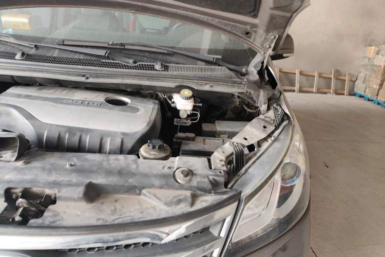 Used SAIC MAXUS G10 2016 2.0T Automatic Executive Edition Engine Bay Left