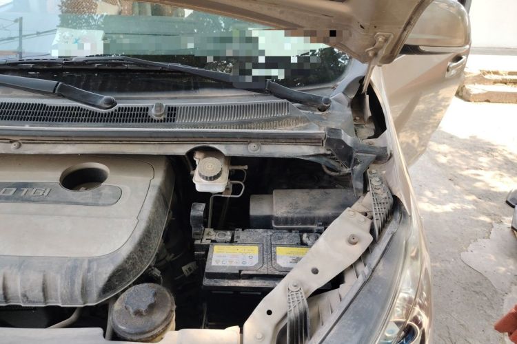 Used SAIC MAXUS G10 2016 2.0T Automatic Elite Edition Engine Bay Left