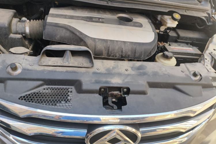 Used SAIC MAXUS G10 2016 2.0T Automatic Executive Edition Engine Bay