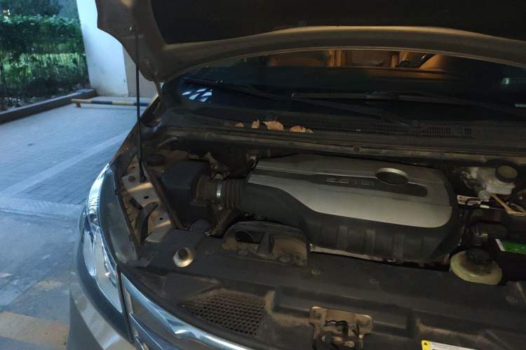 Used SAIC MAXUS G10 2016 2.0T Automatic Elite Edition Engine Bay Right