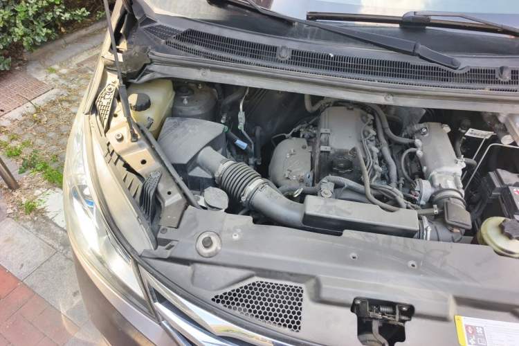 Used SAIC MAXUS G10 2016 2.4L Manual Elite Edition Engine Bay Right