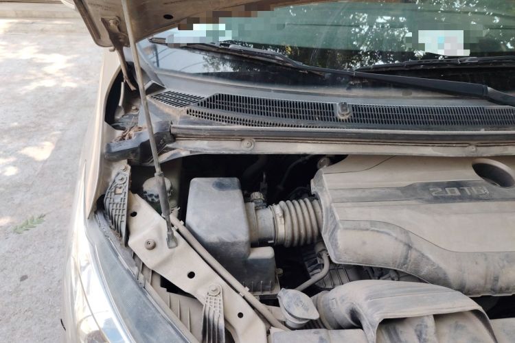 Used SAIC MAXUS G10 2016 2.0T Automatic Elite Edition Engine Bay Right