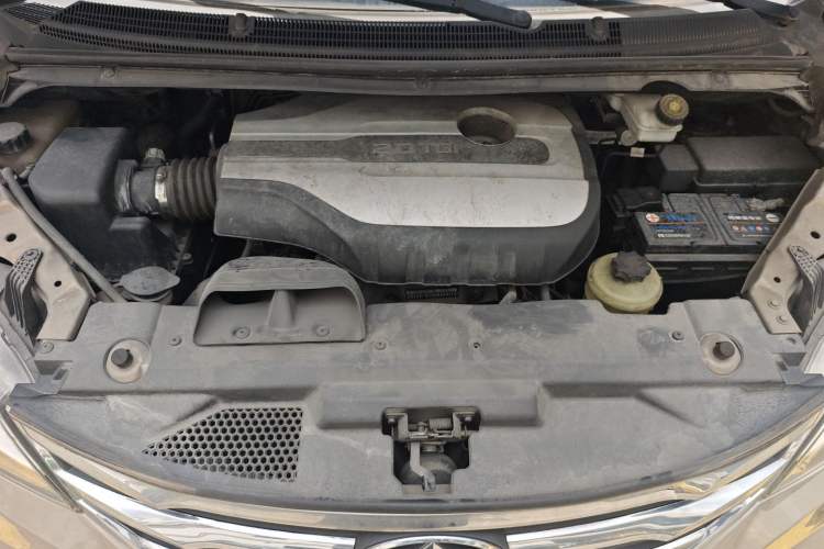 Used SAIC MAXUS G10 2016 2.0T Automatic Elite Edition Engine Bay