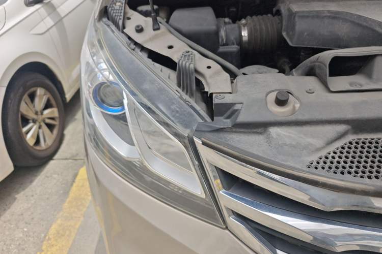Used SAIC MAXUS G10 2016 2.0T Automatic Elite Edition Exterior 6