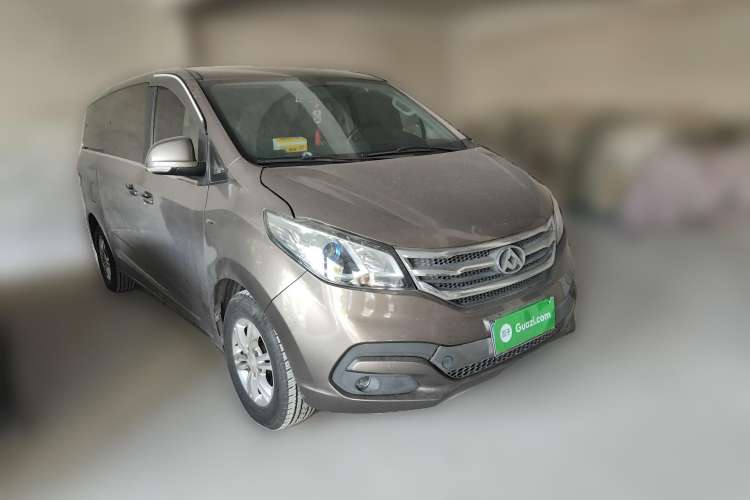 Used SAIC MAXUS G10 2016 2.0T Automatic Executive Edition Front Right 45 Deg