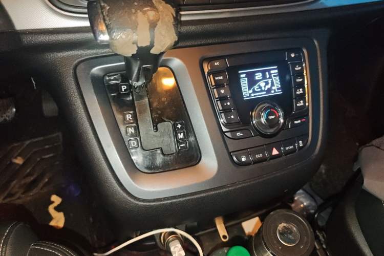 Used SAIC MAXUS G10 2016 2.0T Automatic Elite Edition Gear Lever