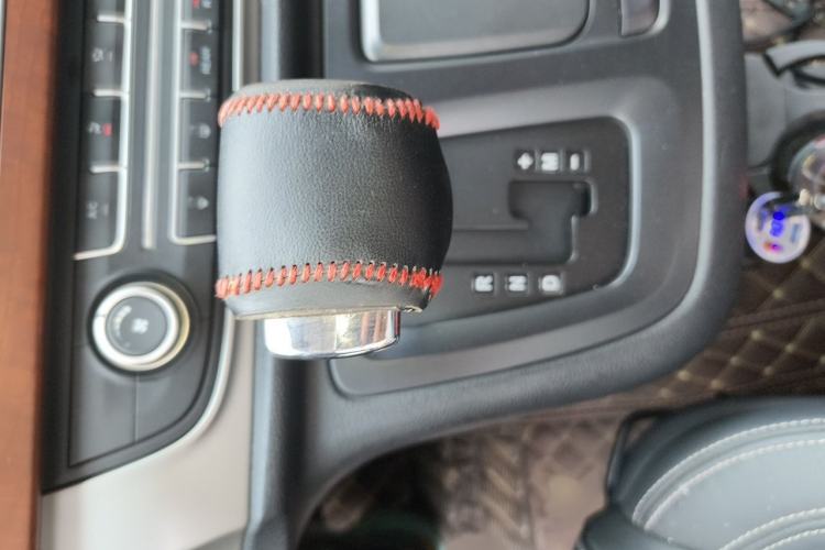 Used SAIC MAXUS G10 2016 2.0T Automatic Elite Edition Gear Lever