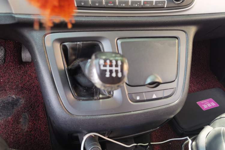 Used SAIC MAXUS G10 2016 1.9T Manual Elite Edition Diesel China V Standard Gear Lever