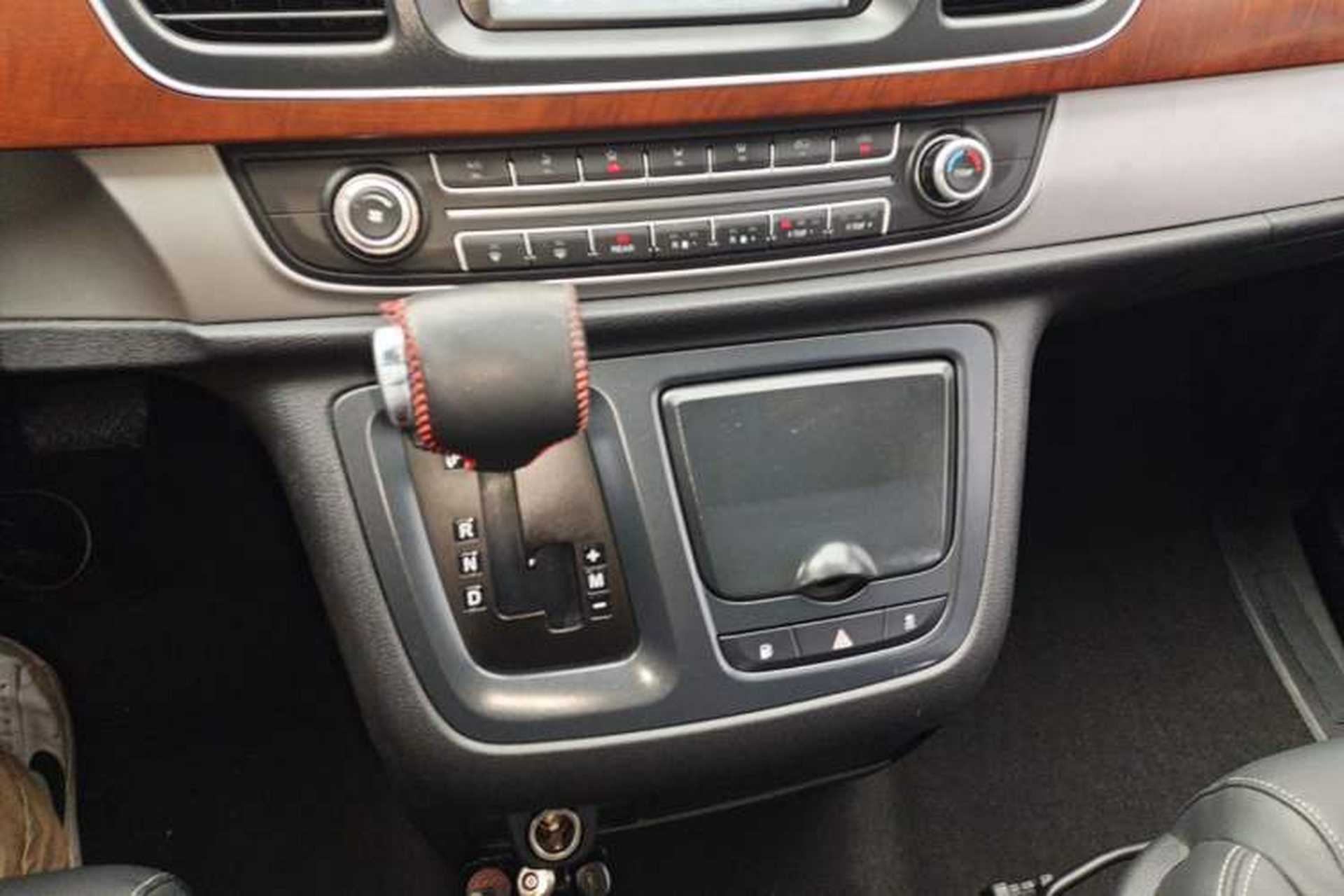 Used SAIC MAXUS G10 2016 2.0T Automatic Elite Edition Gear Lever