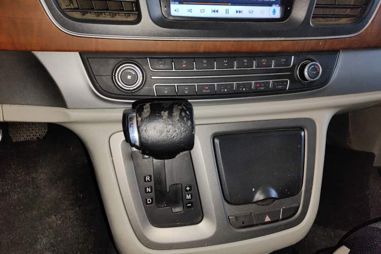 Used SAIC MAXUS G10 2016 2.0T Automatic Executive Edition Gear Lever