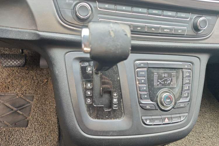 Used SAIC MAXUS G10 2016 2.0T Automatic Elite Edition Gear Lever