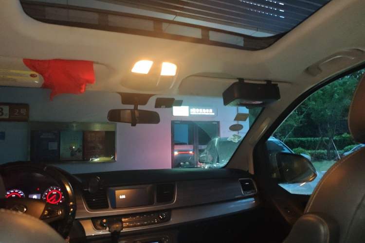 Used SAIC MAXUS G10 2016 2.0T Automatic Elite Edition Headliner