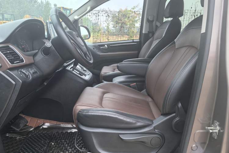 Used SAIC MAXUS G10 2016 2.0T Automatic Luxury Executive Edition Interior 1