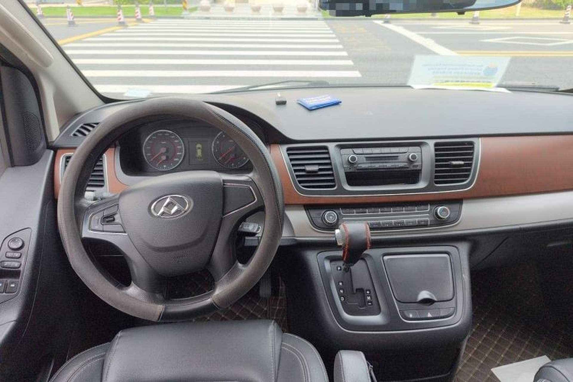 Used SAIC MAXUS G10 2016 2.0T Automatic Elite Edition Interior 2