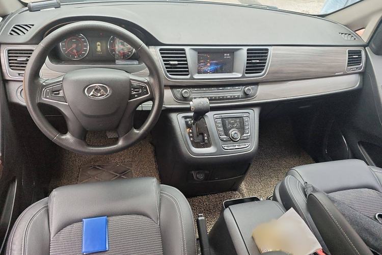 Used SAIC MAXUS G10 2016 2.0T Automatic Elite Edition Interior 2