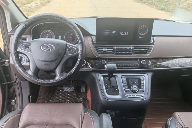 Used SAIC MAXUS G10 2016 2.0T Automatic Luxury Executive Edition Interior 3