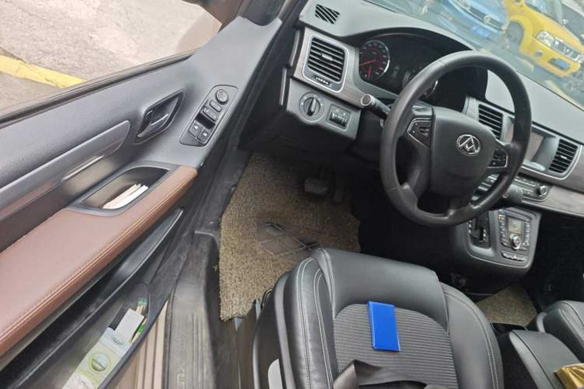 Used SAIC MAXUS G10 2016 2.0T Automatic Elite Edition Interior 3