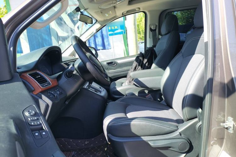 Used SAIC MAXUS G10 2016 2.0T Automatic Luxury Edition Left Front Seat