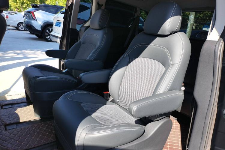 Used SAIC MAXUS G10 2016 2.0T Automatic Luxury Edition Left Rear Seat