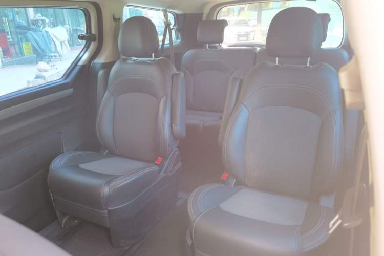 Used SAIC MAXUS G10 2016 1.9T Manual Elite Edition Diesel China V Standard Left Rear Seat