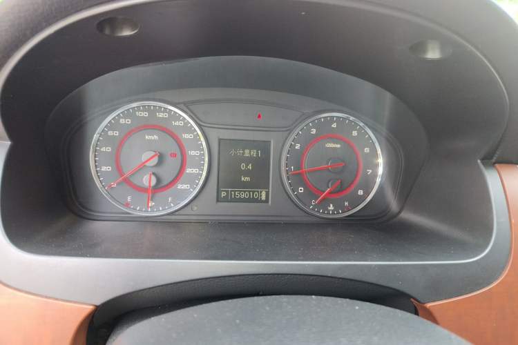 Used SAIC MAXUS G10 2016 2.0T Automatic Elite Edition Odometer Close Up