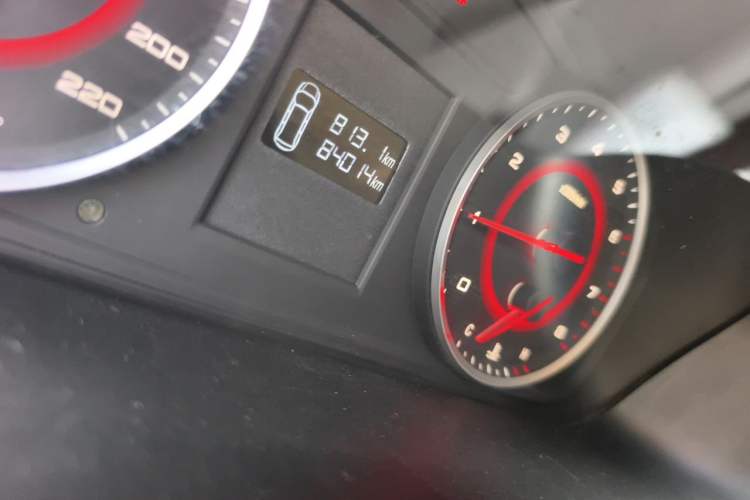 Used SAIC MAXUS G10 2016 2.4L Manual Elite Edition Odometer Close Up