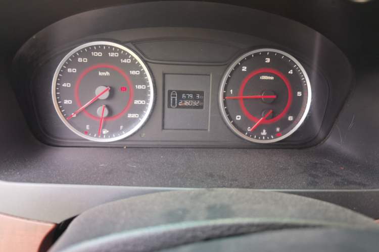 Used SAIC MAXUS G10 2016 1.9T Manual Elite Edition Diesel China V Standard Odometer Close Up
