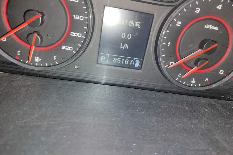 Used SAIC MAXUS G10 2016 2.0T Automatic Executive Edition Odometer Close Up