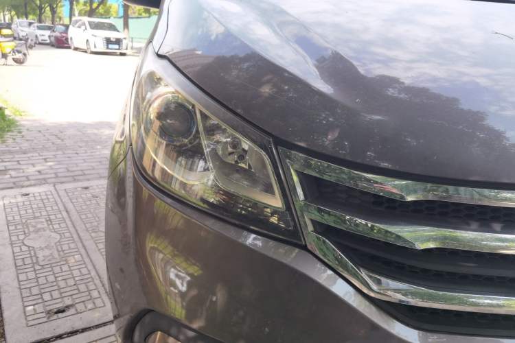 Used SAIC MAXUS G10 2016 1.9T Manual Elite Edition Diesel China V Standard Right Front Headlight