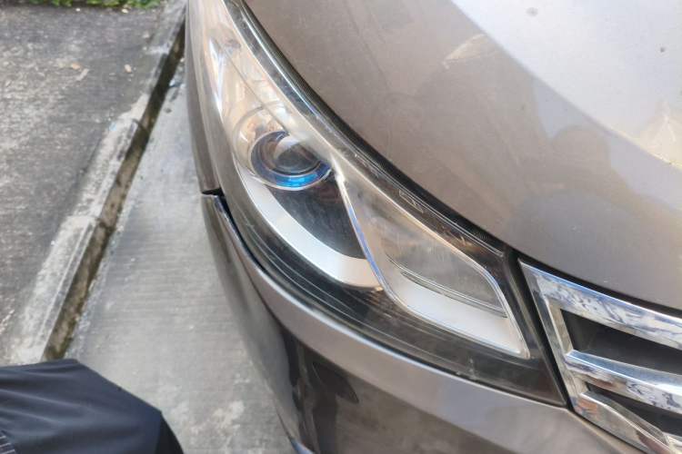 Used SAIC MAXUS G10 2016 2.0T Automatic Executive Edition Right Front Headlight