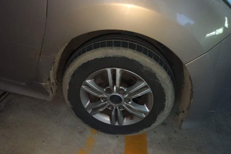 Used SAIC MAXUS G10 2016 2.0T Automatic Elite Edition Right Front Wheel Hub